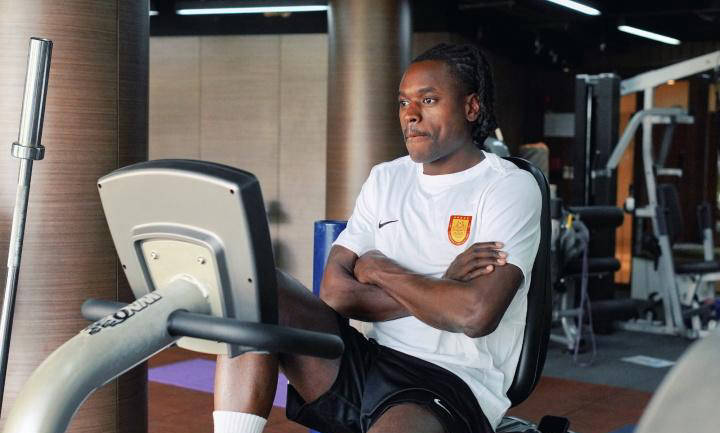 欧冠最快射手加盟重庆铜梁龙，边路极速快马震撼亮相，身价200万抢眼